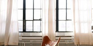 Un cuarto sencillo, un poemari íntim de Miguel Carmona