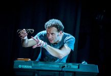 TEATRE ETC. Mal Martínez. Humor i hòsties