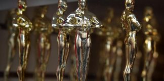 VUIT NEGRETS I UN GAT. Una història basada en fets reals