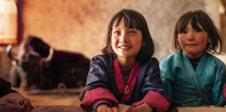 CINECLUB VIC. Lunana, un iac a l’escola