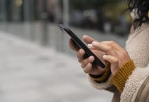 La convivència entre mòbils i llibres