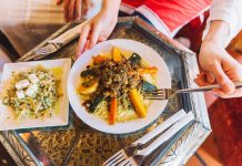 ‘Divendres cuscús. Alger 1993’, Yacine Belahcene, Santi Eizaguirre i Cristina Bueno